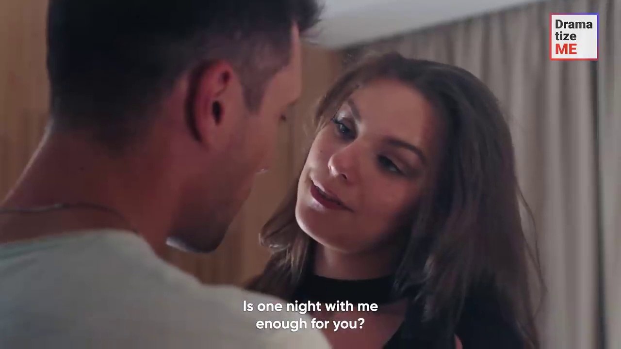 MASSEUSE SEDUCES HER CLIENT