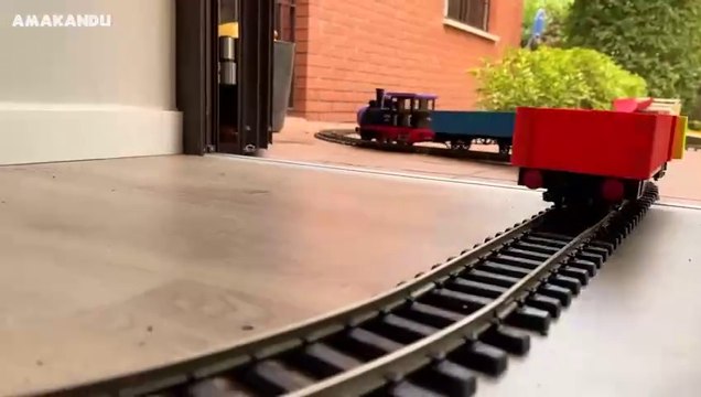 Mesmerizing Marble Run: Watch the Smooth, Satisfying Flow of Marbles! (480p).