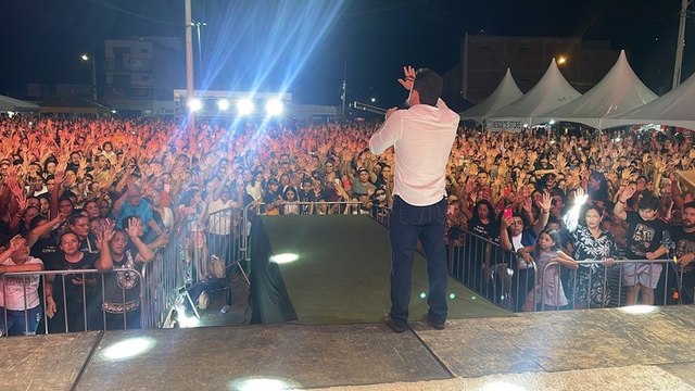 Caravanas de fiéis lotam Praça do Xamegão em evento com Geraldinho Correia, da Missão Resgate