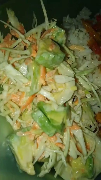 arroz, pollo y ensalada