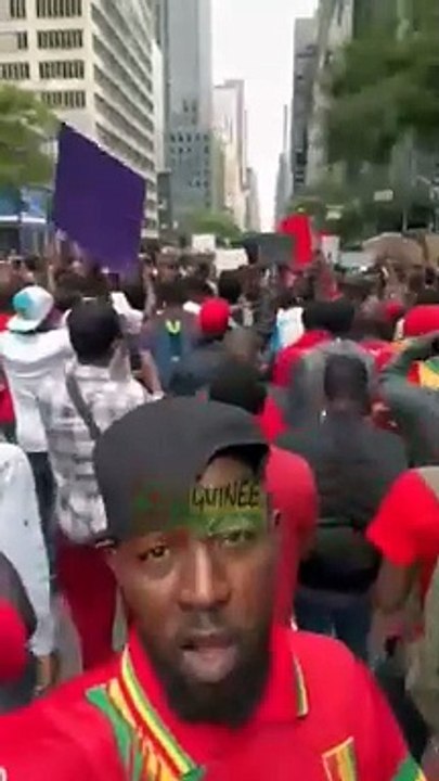 Des guinéens vivants au États-Unis ont manifesté devant l'ambassade de la Guinée et les nations Unies ce mardi.  Ils dénoncent les violations et la libération de #Foniké_Menguè et #Billo 