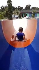 Dede In Hau main seluncuran