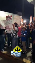 #AlMomento un grupo de personas se manifiesta sobre la avenida Adolf B Horn y Periférico Sur