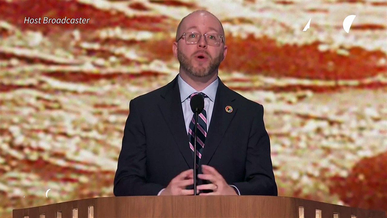 Delegados demócratas nominan a Kamala Harris en fiesta partidista