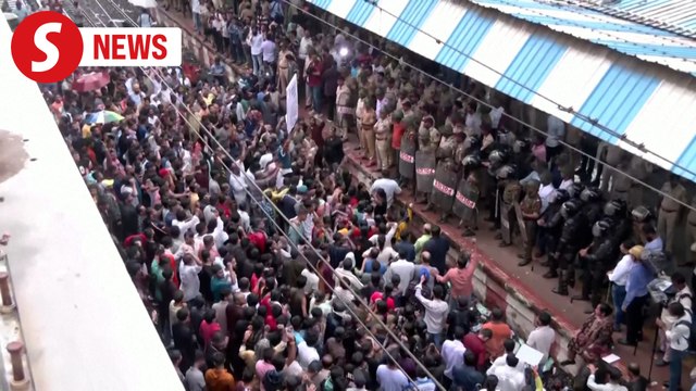 Thousands protest alleged sexual abuse of schoolgirls in India