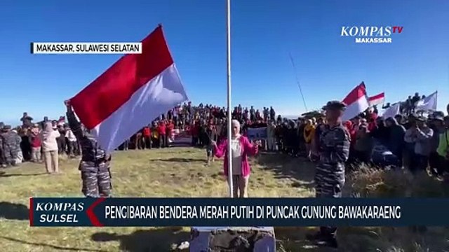 Pengibaran Bendera Merah Putih Di Puncak Gunung Bawakaraeng