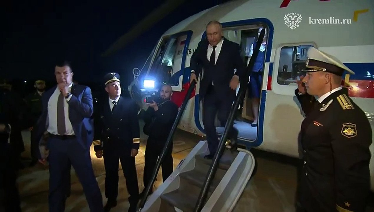 Putin inspeciona armas apreendidas na guerra durante visita à Chechénia