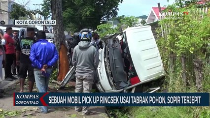 Sebuah Mobil Pick Up Ringsek Usai Menabrak Pohon, Hingga Membuat Pengemudi Terjepit Ruang Kemudi