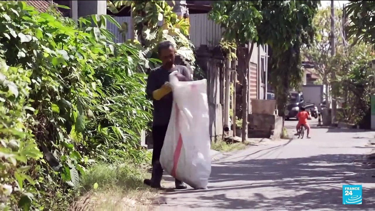 Bali : face aux déchets touristiques, l'île mise sur le "crédit plastique"