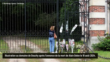 Descargar video: Le jour de l'inhumation d'Alain Delon à Douchy révélé, ses 3 enfants 