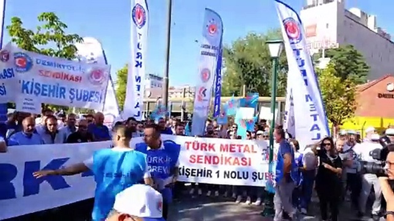 Türk-İş Eskişehir'de sokağa indi:  Az kazanandan az, çok kazanandan çok vergi alınsın