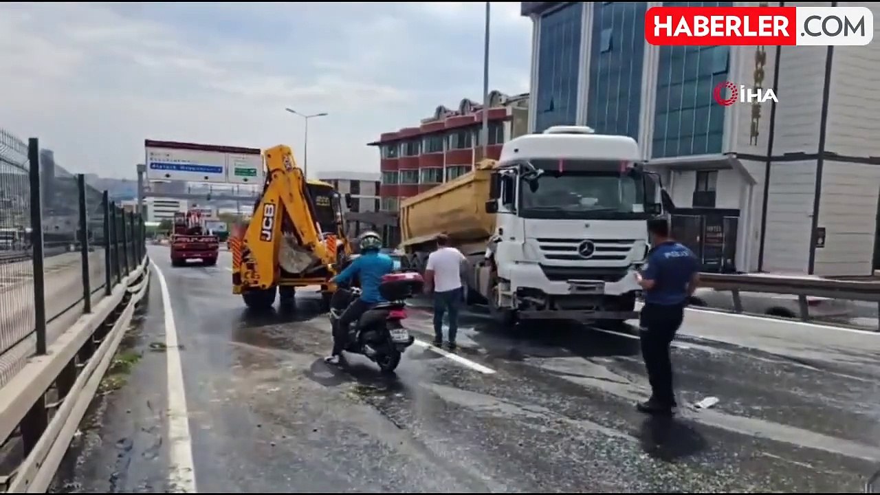 Beylikdüzü E-5'te yağış sonrası zincirleme kaza: 2 yaralı