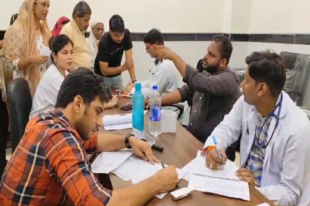 रेजिडेंट डॉक्टर्स की हड़ताल खत्म, पटरी पर लौटेग...