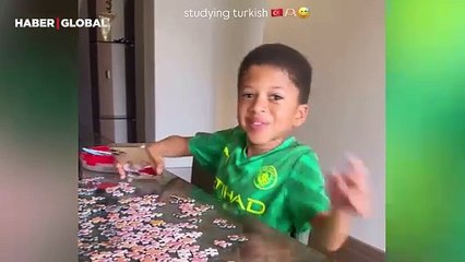 Fred'in oğlunun Türkçe çalıştığı anlar ilgi odağı oldu