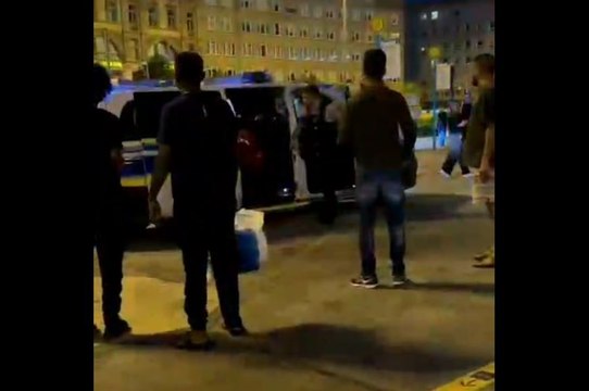 Eintreffen der Polizei am Hauptbahnhof (gefilmt von Milene Barbisan)