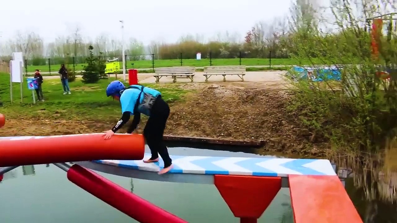 TOTAL WIPEOUT CHALLENGE vs MY SISTER & BRO