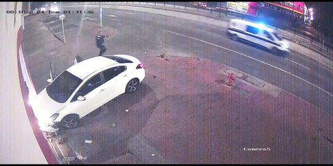 Persecución de película en Bogotá: delincuentes terminaron chocando en un carro robado