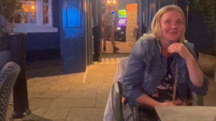 'Bush: 1, Boyfriend: 0' - Man at pub finds bush more 'welcoming' than chair