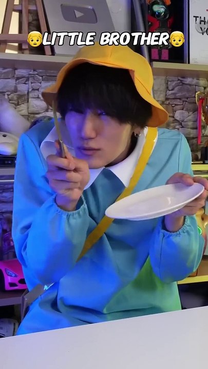 Big brother vs Little brother How to divide the cake funny