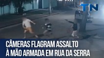 Câmeras flagram assalto à mão armada em rua da Serra