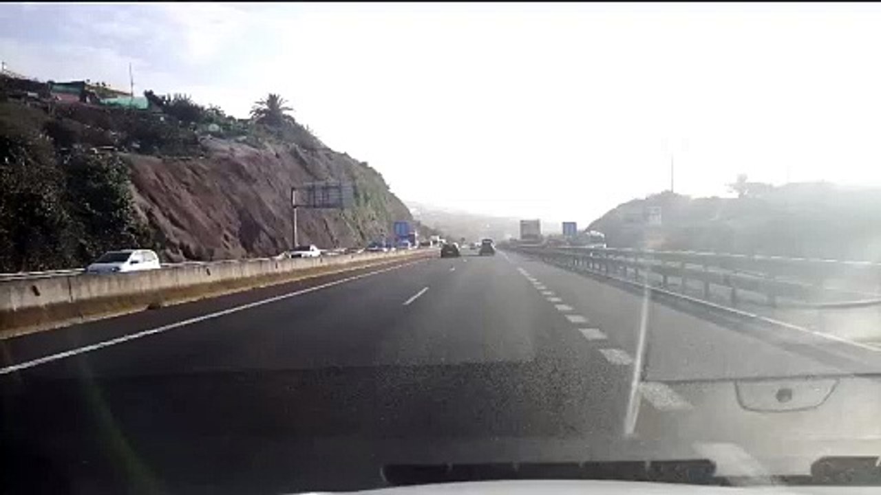 Largas colas en la TF-5 por un aparatoso accidente