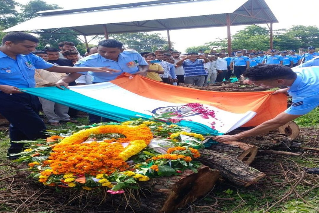 राजकीय सम्मान के साथ किया एयरफोर्स के जवान का अंतिम संस्कार