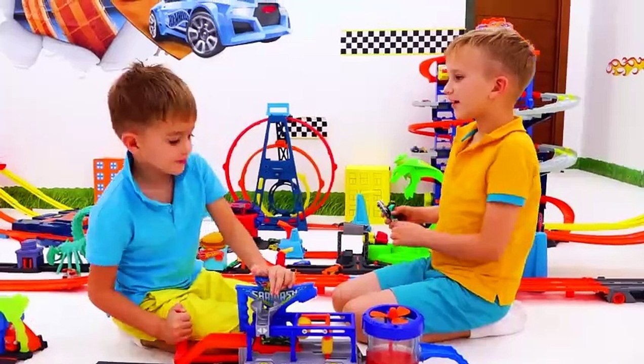 Niki play with Hot Wheels cars and playsets
