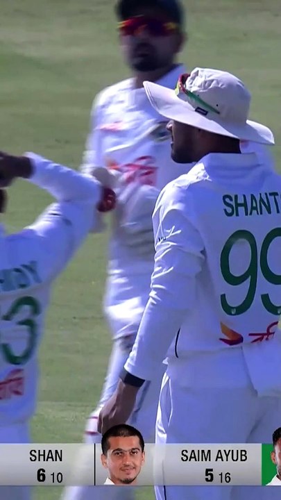 Check ye out hai ya not out shan masood ka?