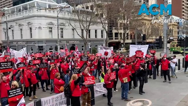 VIC TAFE teachers strike for first time in over a decade over stalled pay deal