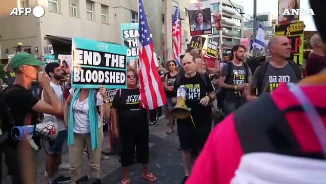 Israele, manifestanti davanti all'hotel di Tel Aviv dove alloggia Blinken