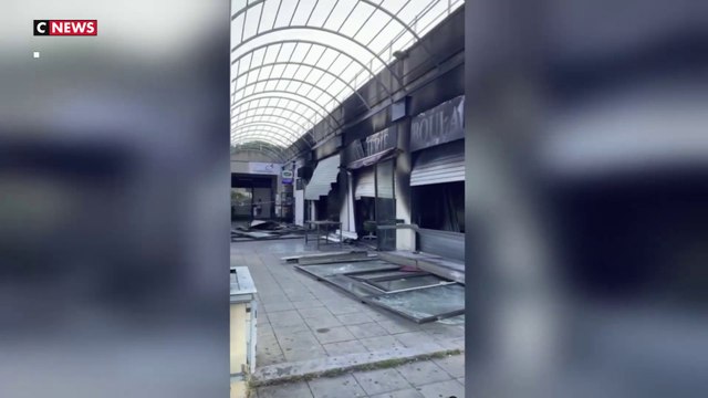 Nîmes : un violent incendie ravage des commerces et un commissariat de police dans le quartier de Pissevin