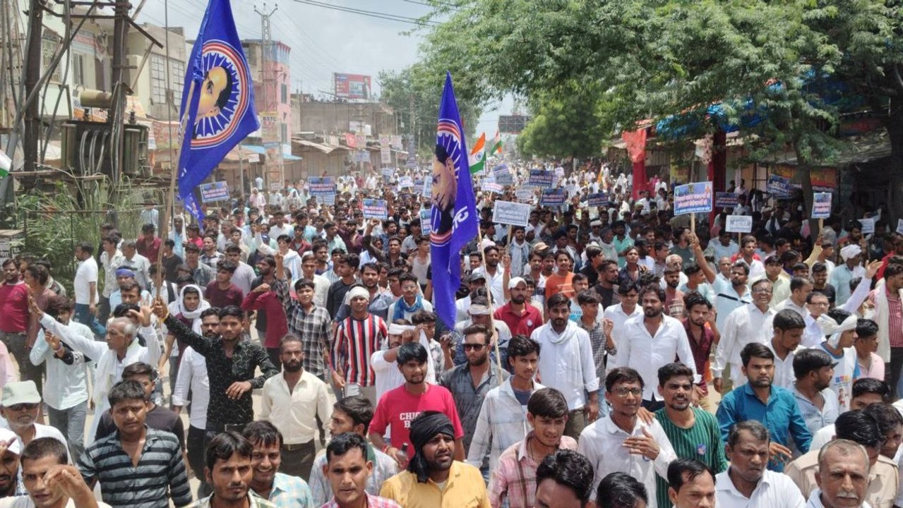 Bharat Bandh 2024: रेलवे स्टेशन से बाजार तक तैनात रहे सुरक्षा बलों के जवान, ड्रोन की निगरानी में निकली रैली