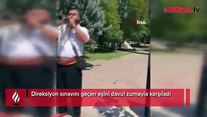 Direksiyon sınavını geçen eşini davul zurnayla karşıladı