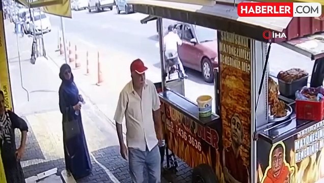 Yemek yemeğe girdi, motosikleti çalındı: O anlar kamerada