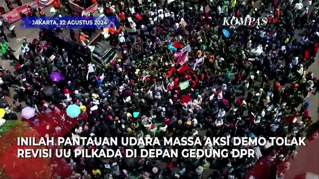 Pantauan Udara Massa Aksi Demo Tolak Revisi UU Pilkada di Depan Gedung DPR