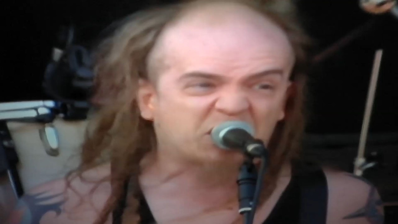 nous "Strapping Young Lad" en tournée internationale en 2002