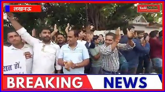 प्रदेश के लखनऊ शहर मे 69 हजार शिक्षक भर्ती का मामले में चयनित अध्यापक एससीआरटी लखनऊ निशातगंज में कर रहे धरना प्रदर्शन उनकी मांग है कि जिन चयनित अभ्यर्थियों की सूची पर नौकरी कर रहें हैं