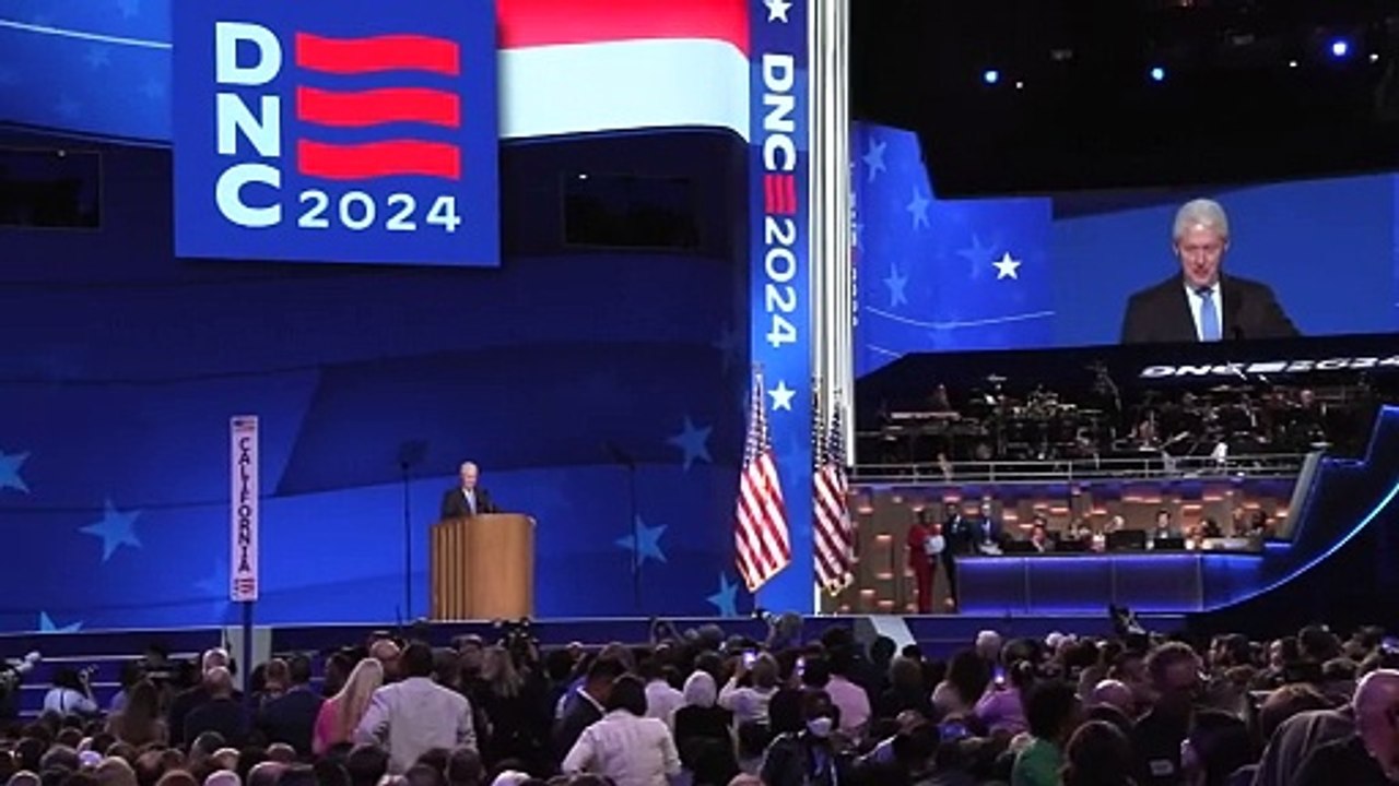 Clinton macht sich über Trump lustig