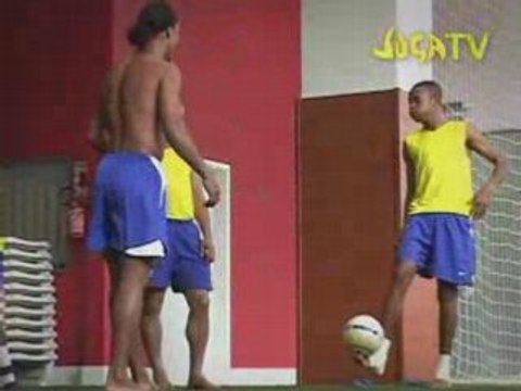 3 brasileños ronaldinho,robinho,roberto carlos