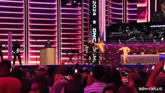 Stevie Wonder canta alla convention democratica di Chicago