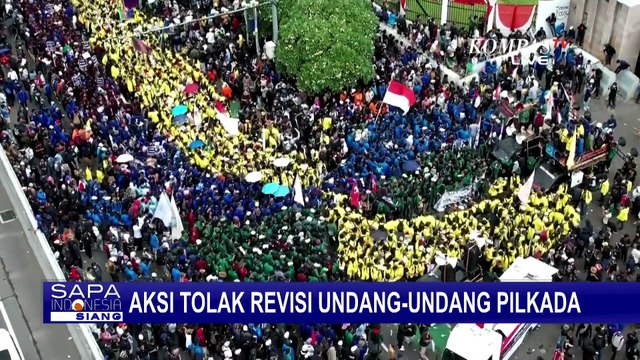 Massa Aksi Kawal Putusan MK Terobos Gerbang DPR, Suarakan Kekecewaan!