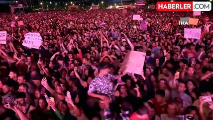 Ebru Yaşar Erzurum'da hayranlarını coşturdu