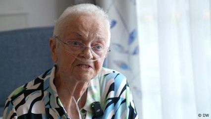 The 'palliative biographer' who's there to record life stories for the dying