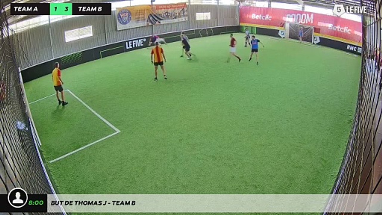But de Thomas J - Team B