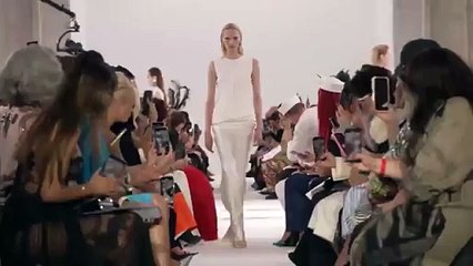 Fashion Awards 2024 : qui est Alex Consani, la première femme transgenre nommée mannequin de l'année ?