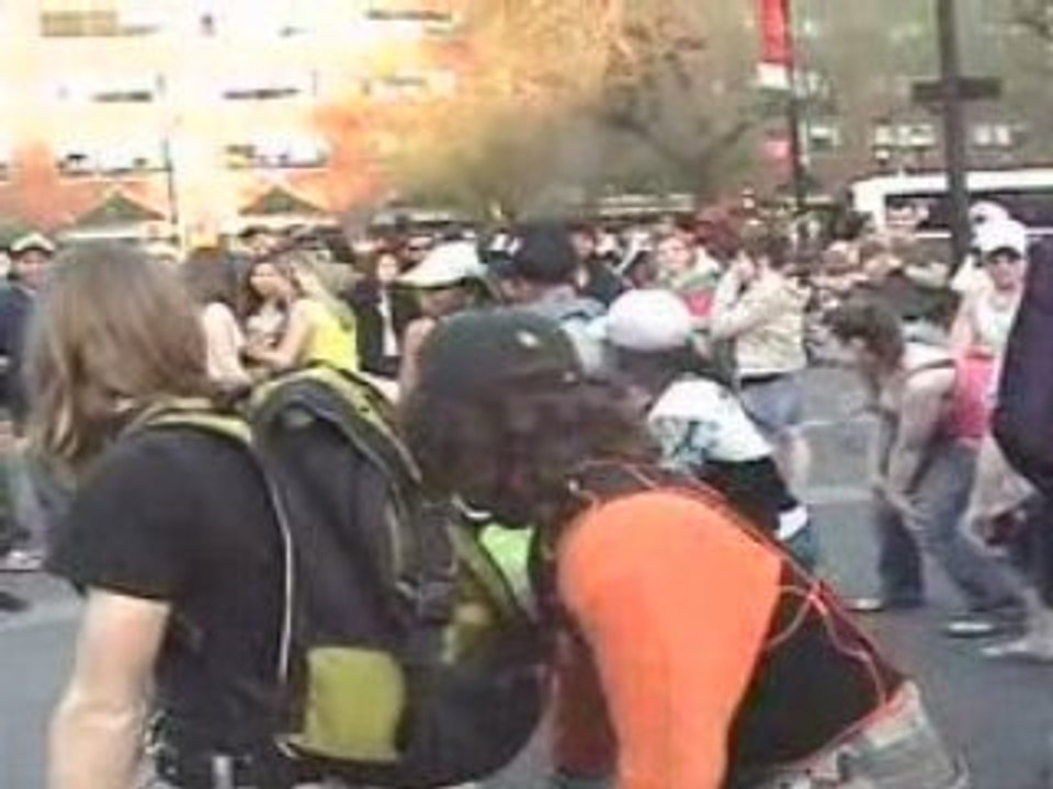SIlent Rave on April 18th, 2008 @ 6:17pm in NYC