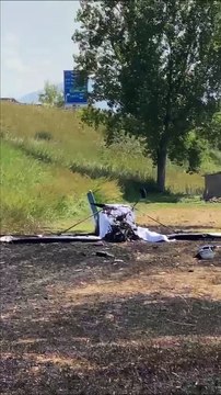 Aereo cade e prende fuoco, due morti a Terni