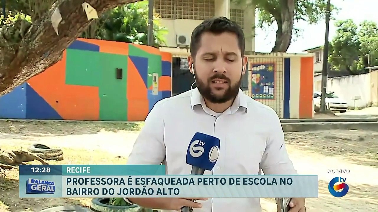 Professora é esfaqueada em frente a uma escola municipal no Jordão Alto