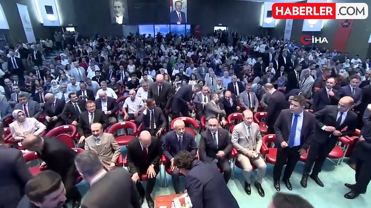 Bakan Uraloğlu: "Karayolu altyapımızı akıllı ve otonom teknolojilerle donatarak, hızlı ve emniyetli yollar tesis etme çalışmalarımızı sürdürüyoruz"