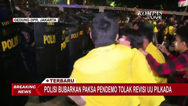 Suasana Malam Depan DPR usai Pengumuman Revisi UU Pilkada Dibatalkan